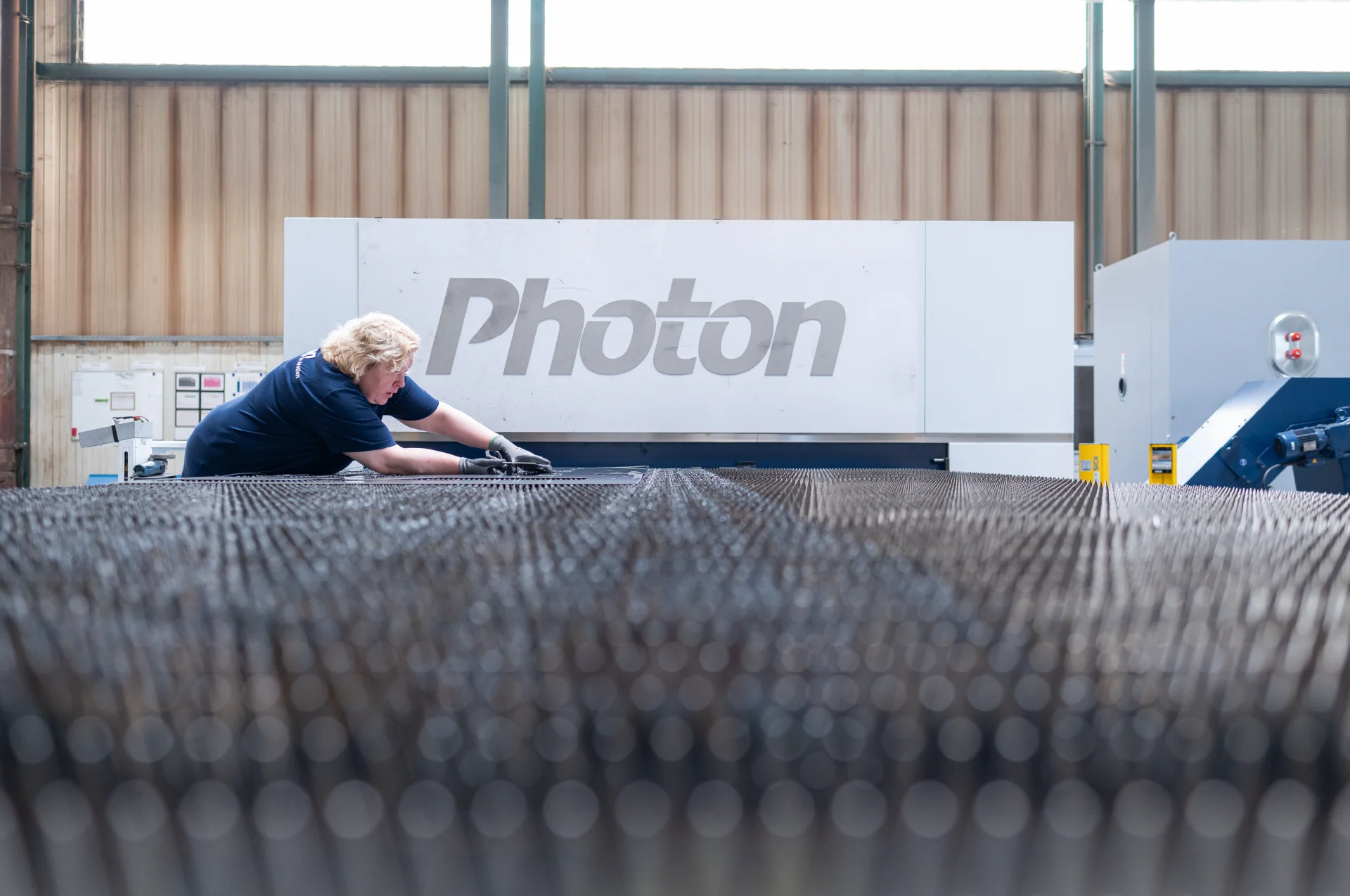 Photon Mitarbeiterin während der Arbeit