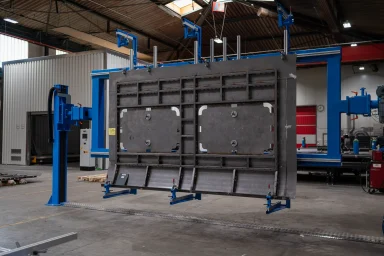 Laser-welded sidewall as a welded assembly for PESA regional trains, manufactured by Photon for the Romania project